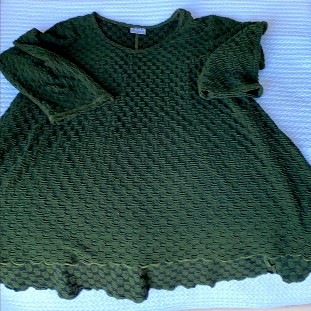 C-M-C forest green  V-neck tunic top